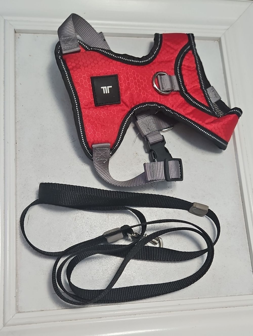 London Fog Red Dog Harness with Black Trim Size Medium AND Black 6 Ft Leash